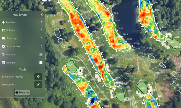 Map layers panel with toggles for moisture, outlines, irrigation heads, sprinkler view, discrete mode, and base map selection.